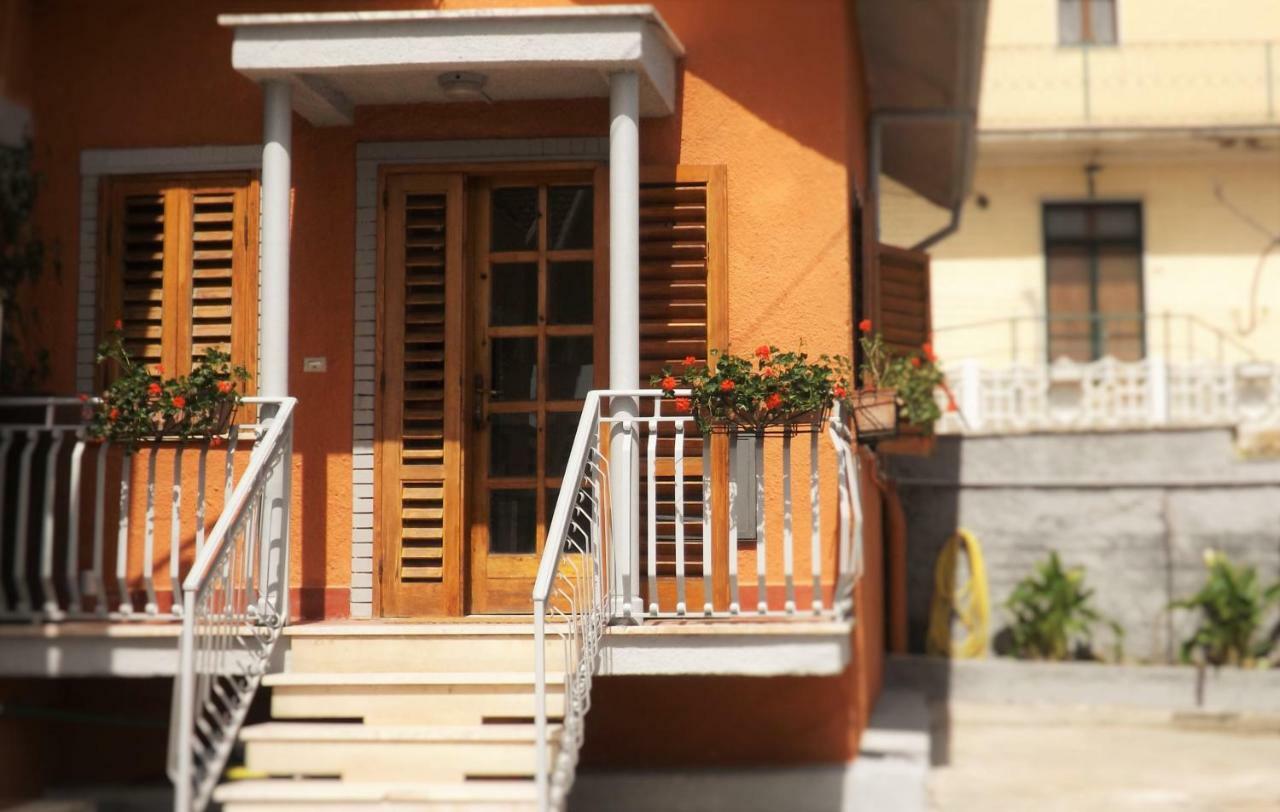 Bed and Breakfast Domus Tua Pietrelcina Exterior foto